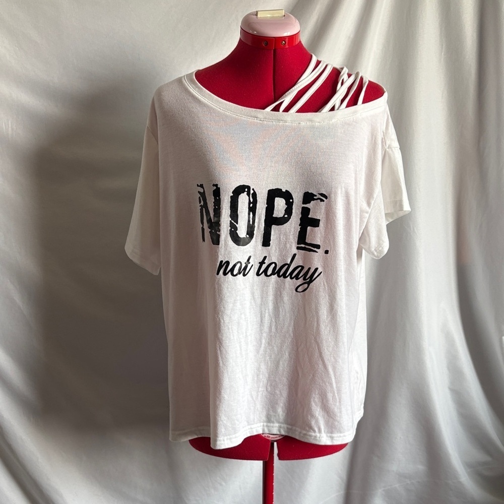 XL52 Chic White Graphic Tee with Strap Detail